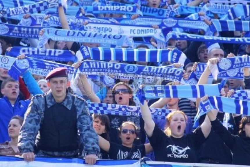 Navijači Dnjepra brane 'Oluju'!