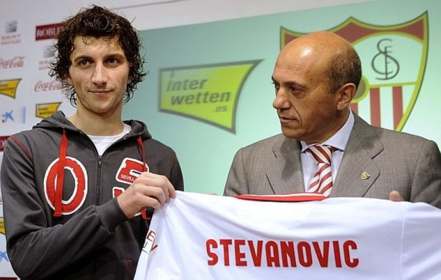 Stevanović višak u Sevilji!
