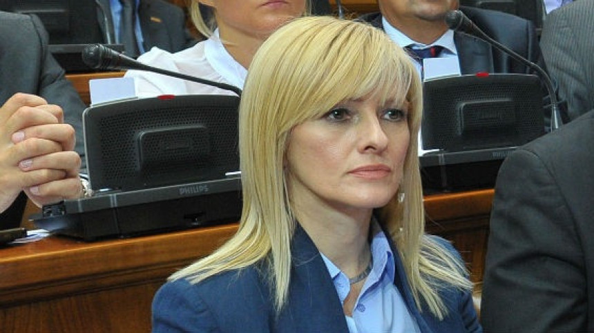 Nerealan ulazak Tadića u Vladu