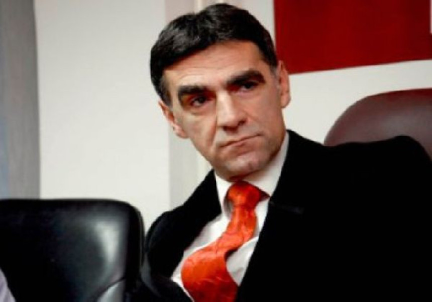 Јавни сервис једне политичке партије