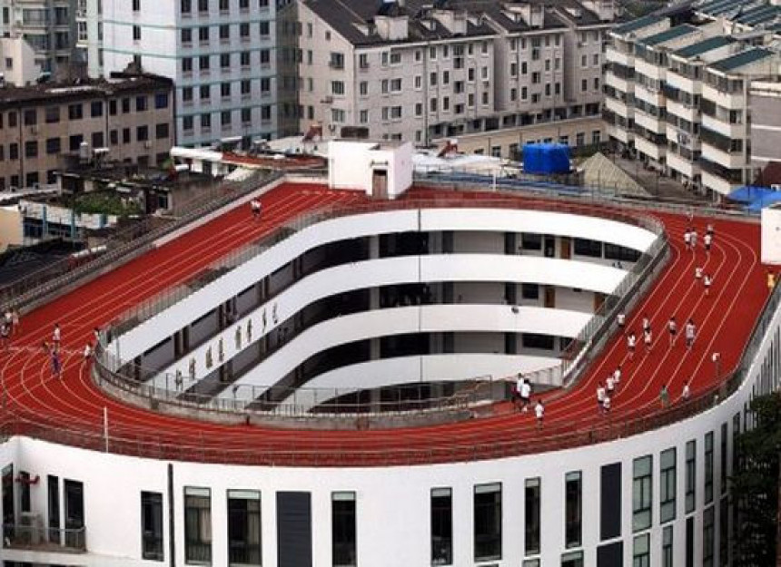 Atletska staza na krovu zgrade