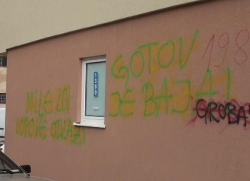 Требиње: Графити против Додика