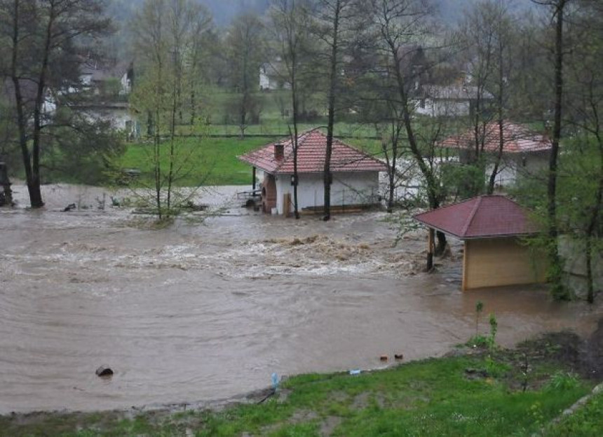 Поплављене куће у Сврљигу