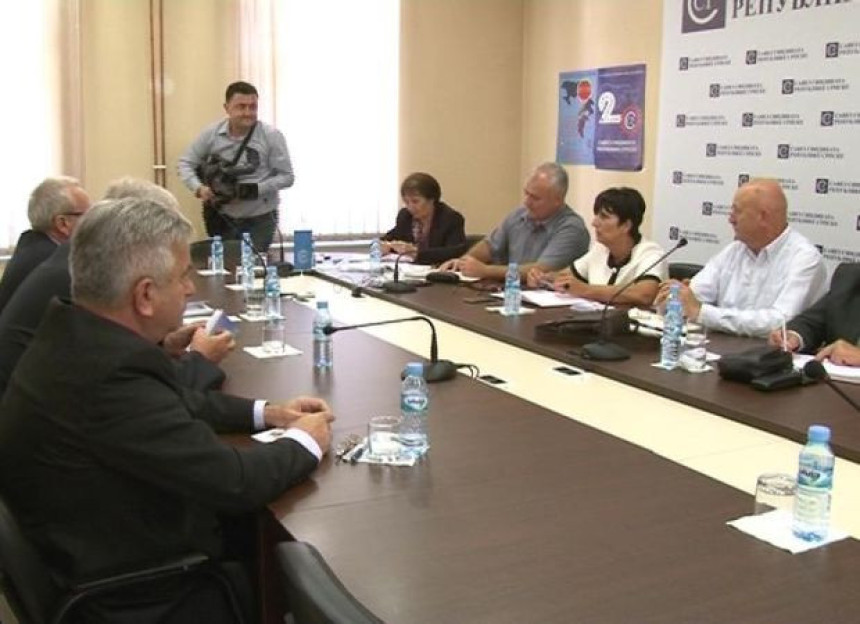 Ograničiti otplatu duga, odvojiti resor rada