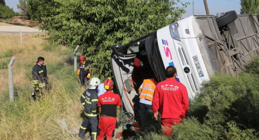 13 poginulih u autobuskoj nesreći