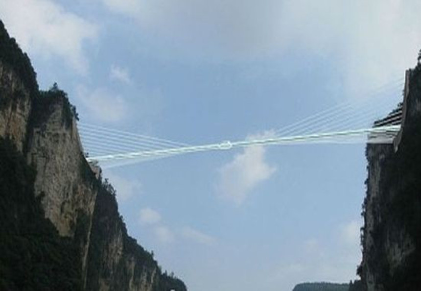 Kinezi grade most od stakla iznad provalije!