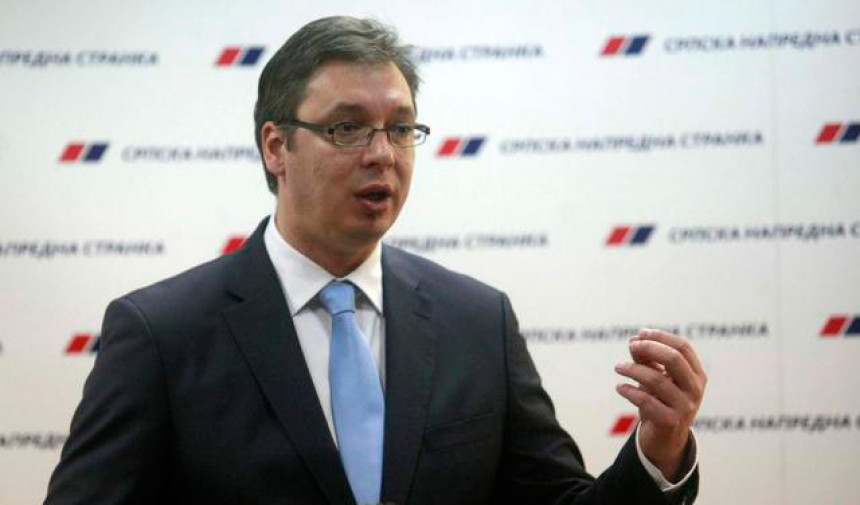 Vučić izbacuje foteljaše iz stranke