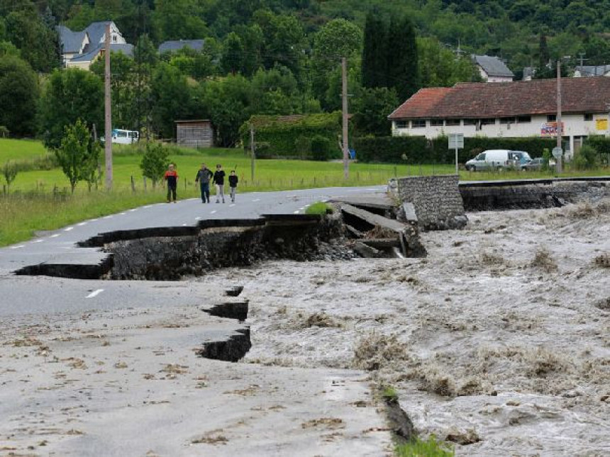 Поплава у Француској однијела пет живота