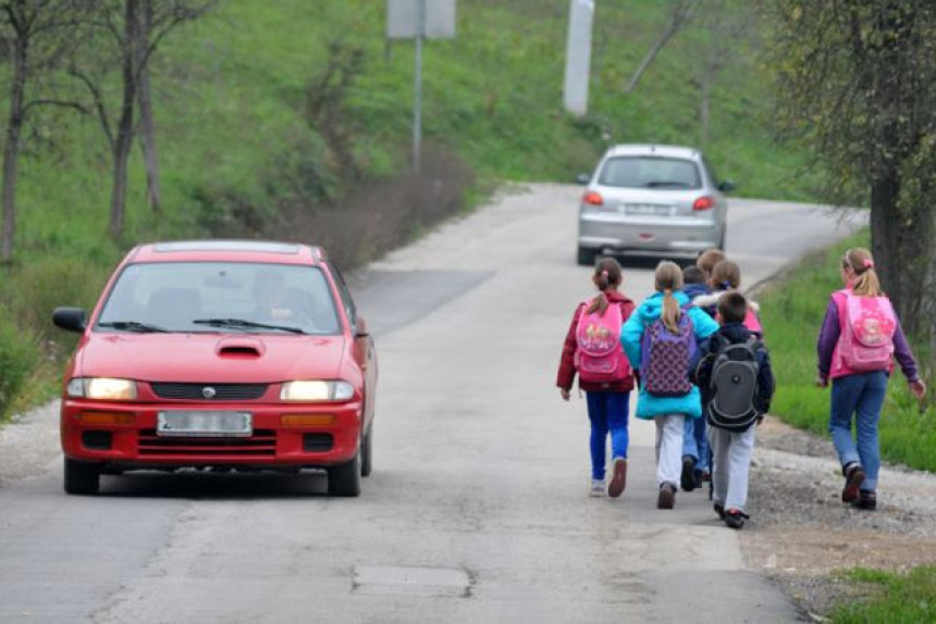 Učenici pješače i po 20 km dnevno