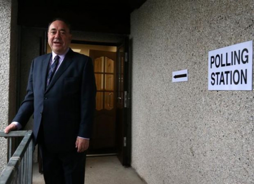 Škotska: Salmond najavio ostavku