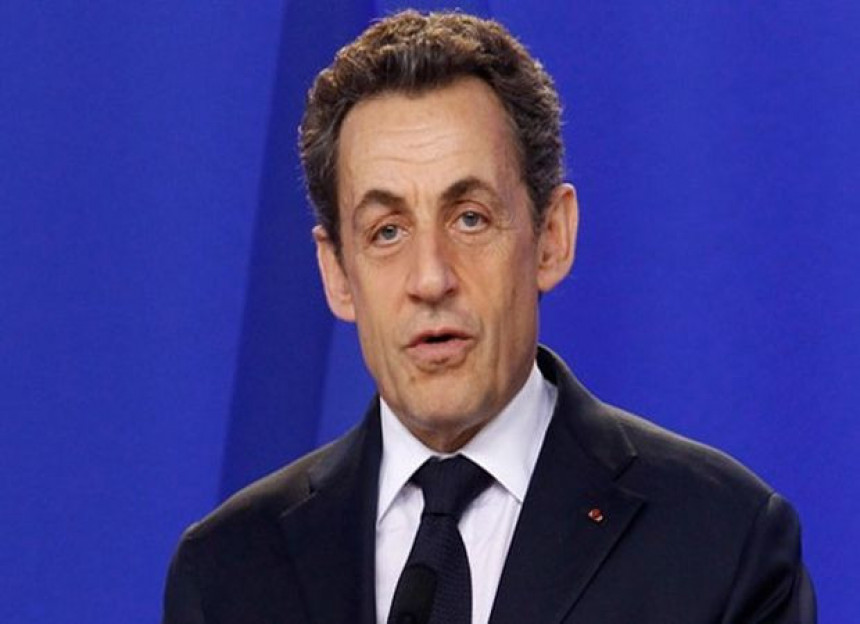 Саркози се враћа на политичку сцену