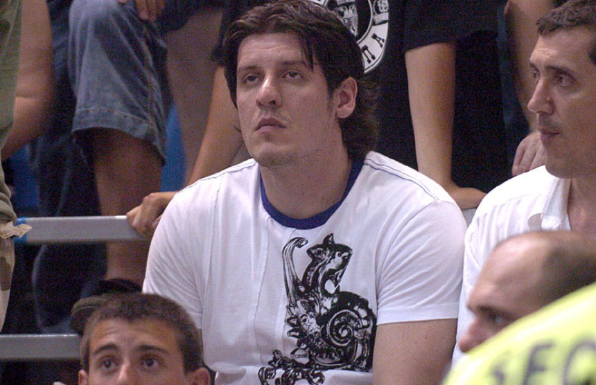 Ostende povlači dres Vese Petrovića