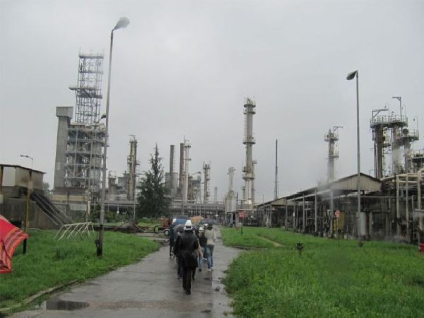 Radnici protiv gašenja Rafinerije