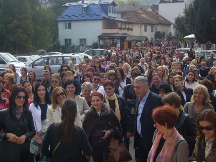 17 autobusa aktiva žena SNSD Zvornik u Andrićgradu
