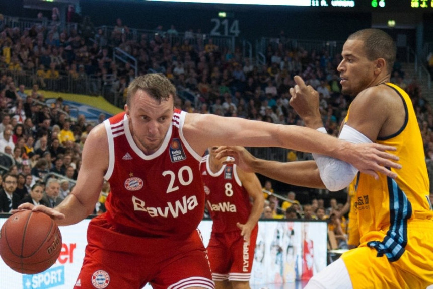 U duelu Srba, trofej mlađem!