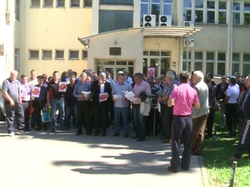 Akcionari pocijepali naredbe!