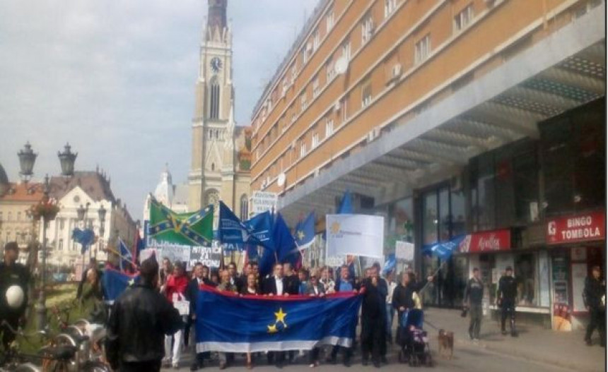 Шетња "за Војводину" прошла мирно