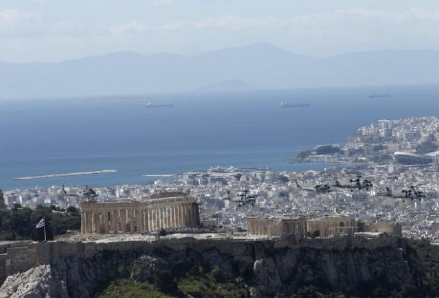 Грчка успјела, излази из рецесије?