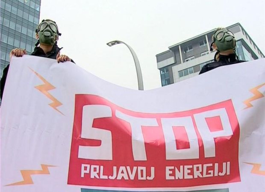 Performans pred zgradom Vlade!
