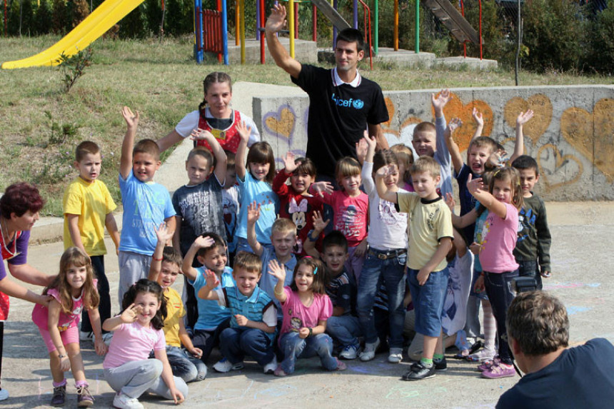 Novak zaradu prosleđuje djeci!