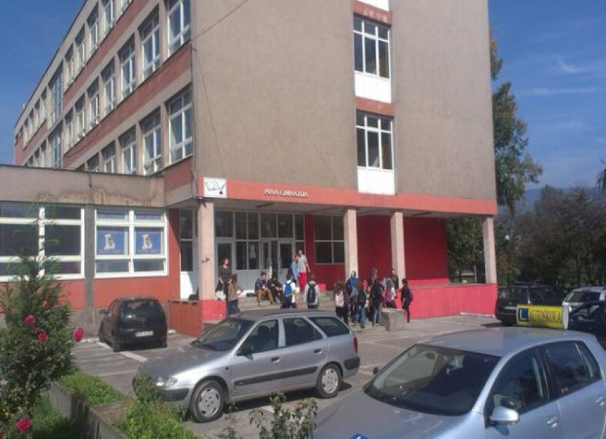 Prosvjetari održali štrajk upozorenja