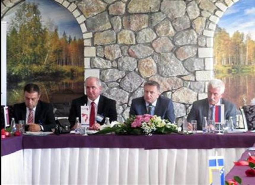 Одлична сарадња пензијских фондова у региону