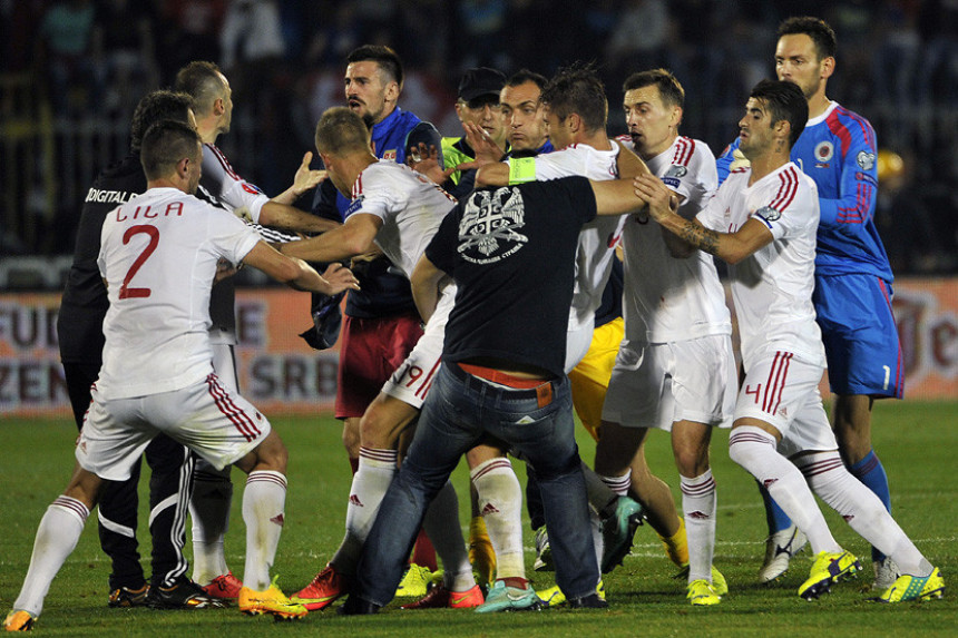 Karl Bilt: Provokacija Albanaca!