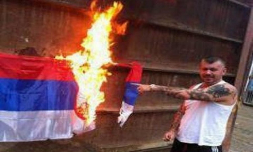Albanci u Cirihu spalili srpsku zastavu