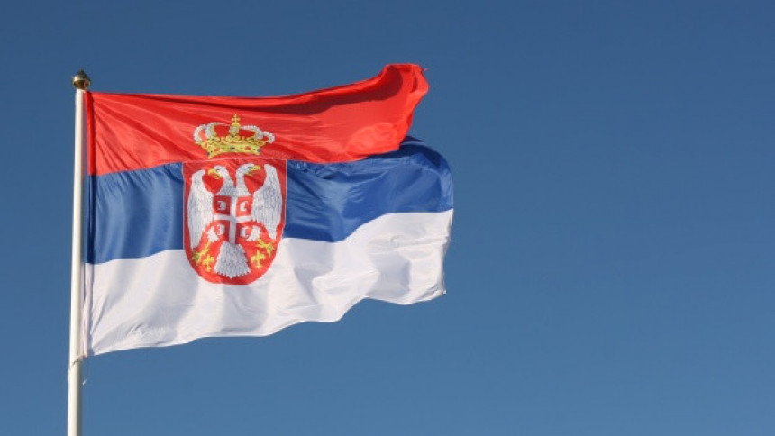Zapaljena zastava Srbije 