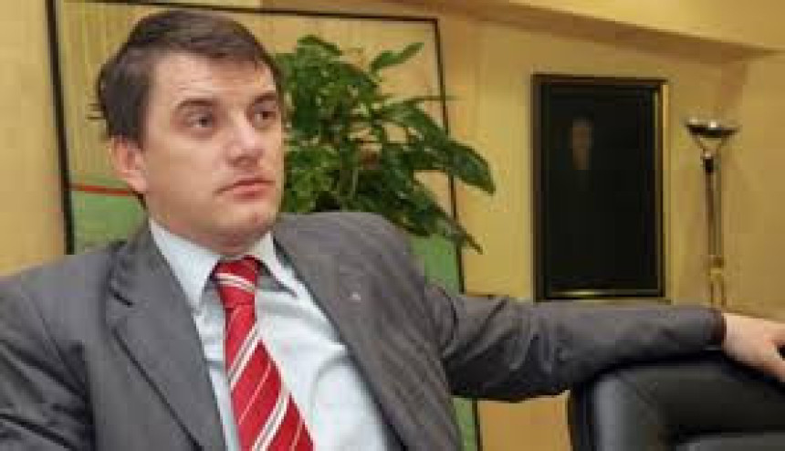 Hadžić podnio ostavku