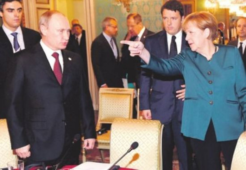 Меркелова и Путин заратили због Србије!