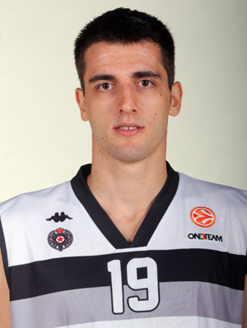 Video: Vujošević opet nasrnuo na igrača!