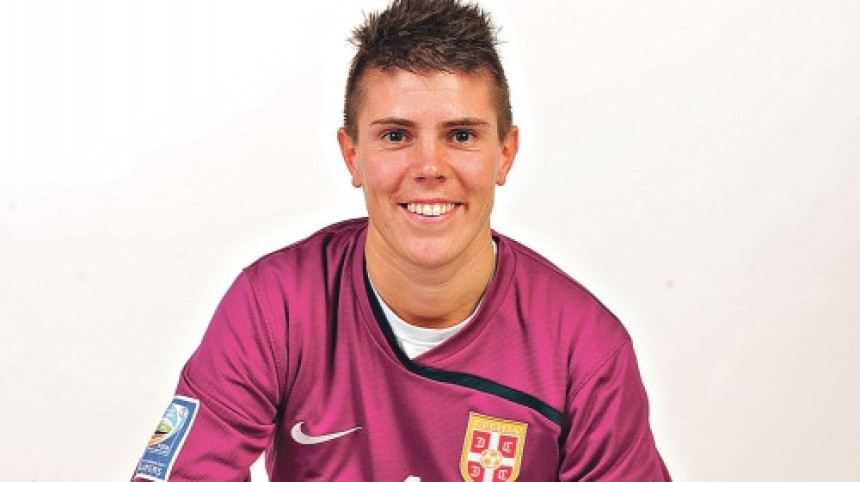 Не браним за Србију због ''мушке фризуре''!