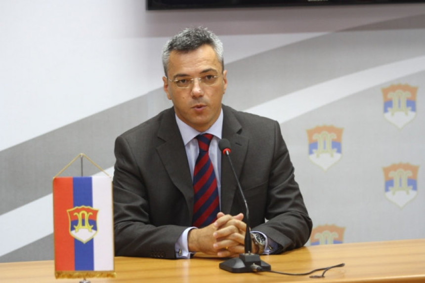 Ниједан блок нема 42 посланика
