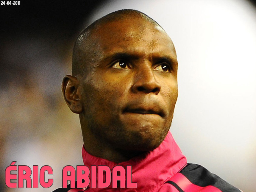 Abidal opet u Barsi i to u fotelji!