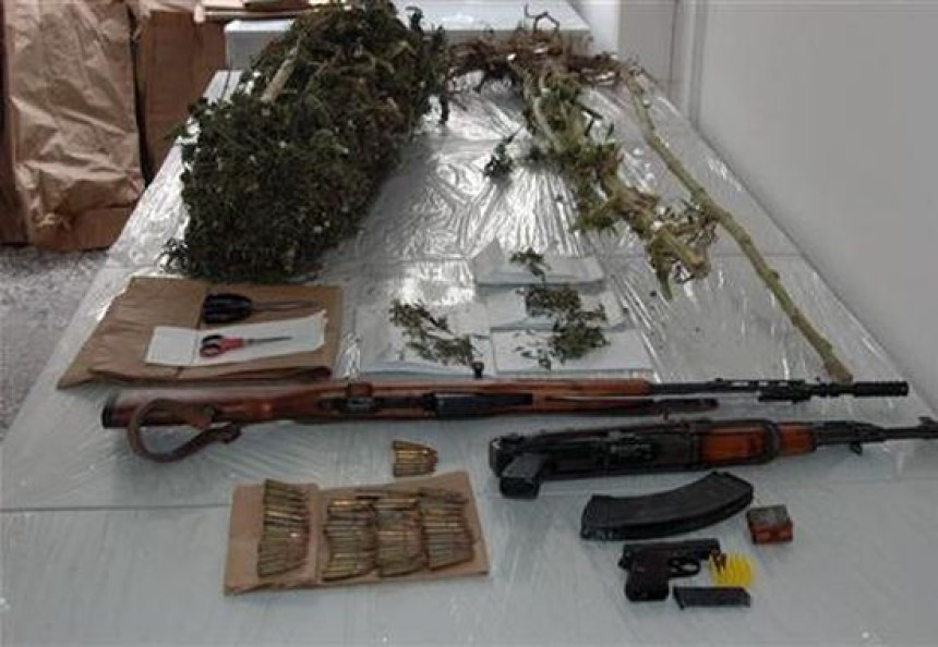 Заплијењена дрога, оружје и муниција