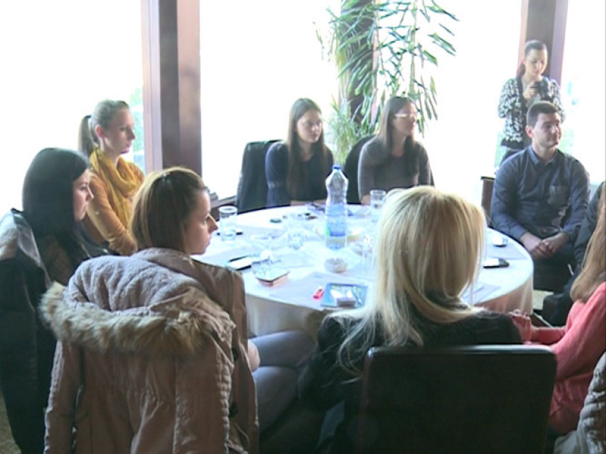 Studenti sa ambasadorima o evropskom putu