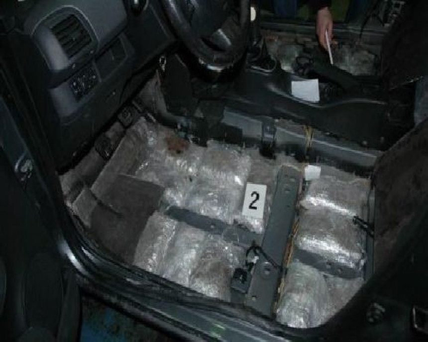 Bijeljina: Švercovali drogu u automobilu