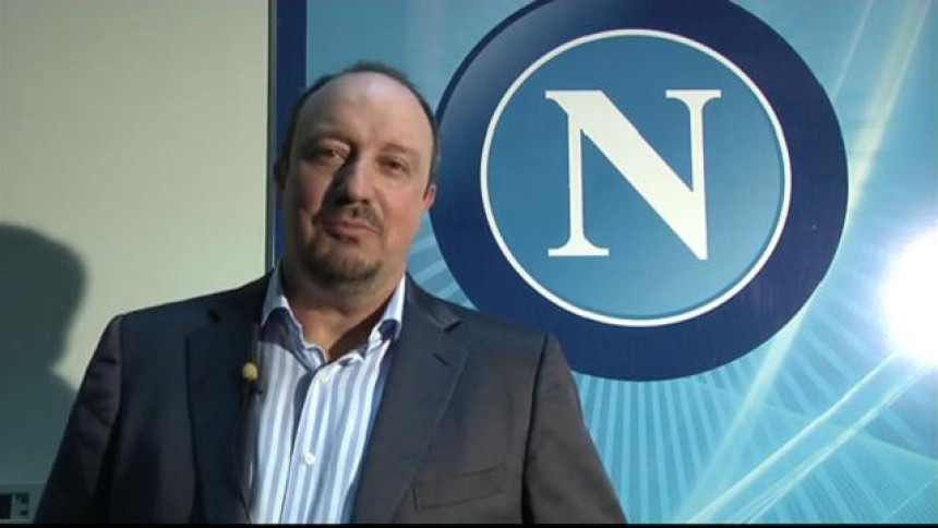 Napoli ne da Beniteza!