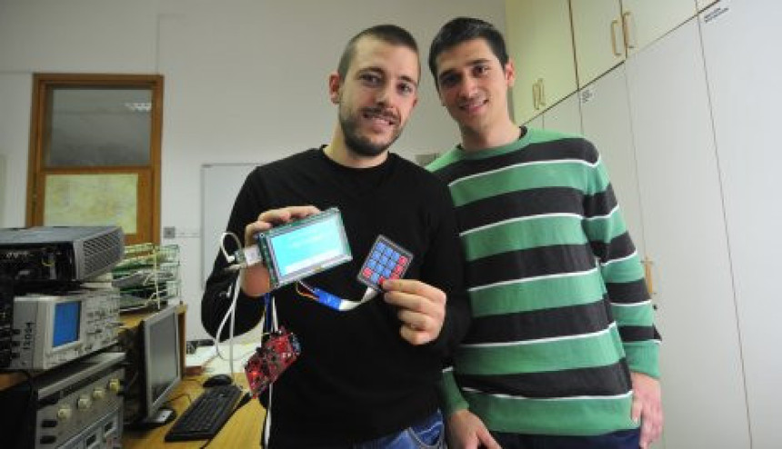 Студенти направили први српски мобилни 