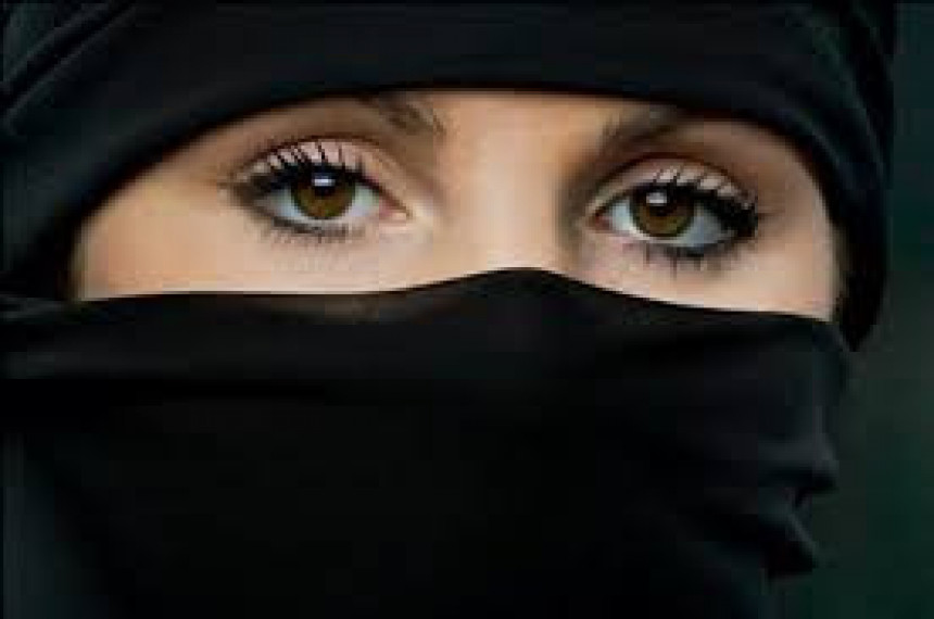Žene sa lijepim očima nosiće veo preko cijele glave