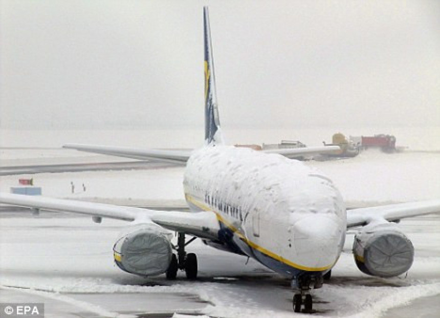 Због снијега у САД отказано 3.000 летова