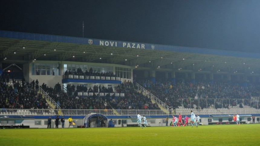 Nikolić pogođen petardom u Novom Pazaru