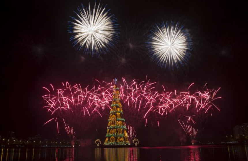 U Riju najveće božićno drvo na svijetu