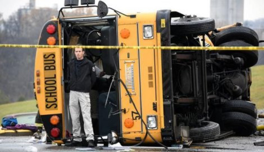 U sudaru školskih autobusa poginulo dvoje dece 