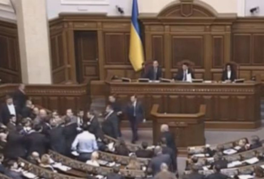 Tuča u ukrajinskom parlamentu