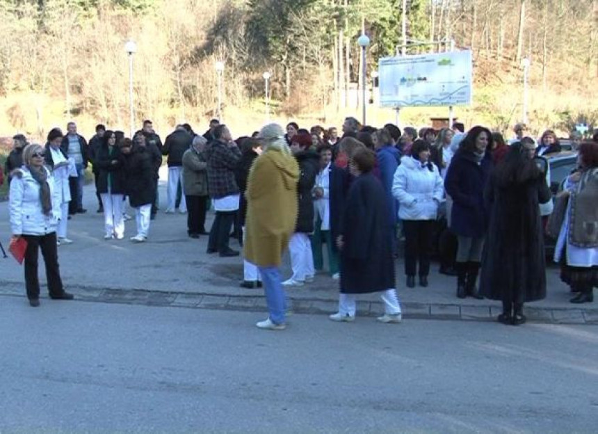 Krediti za plate, radnici ne odustaju