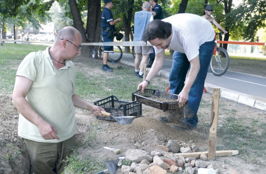 Digli ruke od groba đenerala Draže