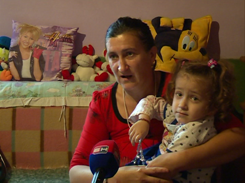Šestogodišnja Adelisa bolesna i gladna