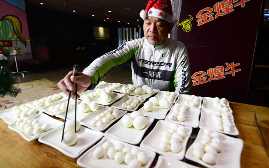 Кинез појео 160 јаја у част Божића